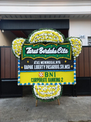 Papan Bunga Duka di Tiom Ollo